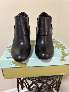 JS by Jessica Black Leather Ankle Booties